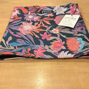 SKIDA Neck warmer. Flower pattern. Soft black lining. NWT